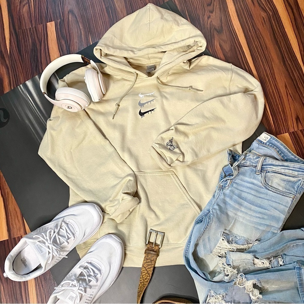 Fun trendy hanga hoody sport sweatshirt w NIKE & butterfly 🦋 vibe